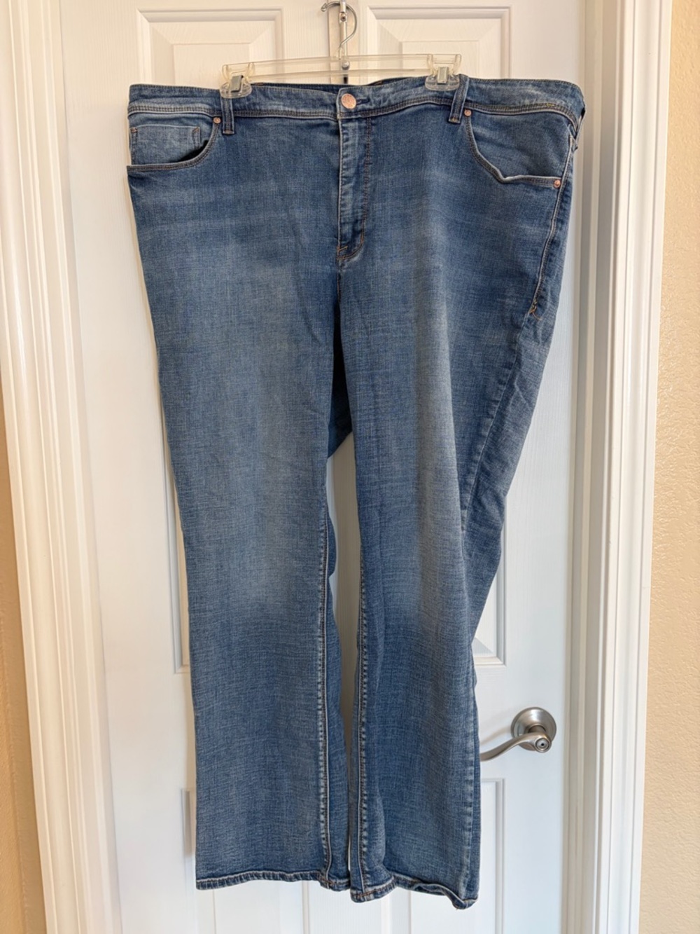 Seven7 Women's Straight Leg Jeans in Medium Blue Wash